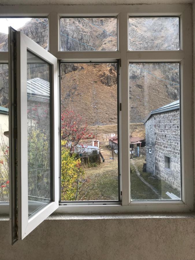 Waterfall Kazbegi Esterno foto